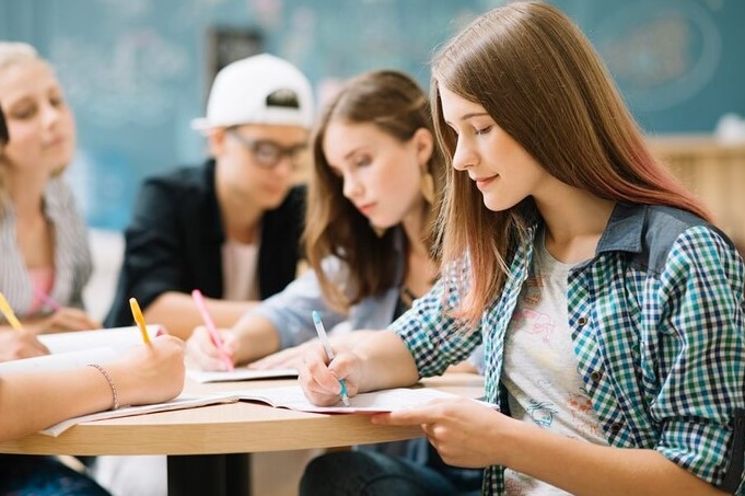 Studenți la curs TOEFL